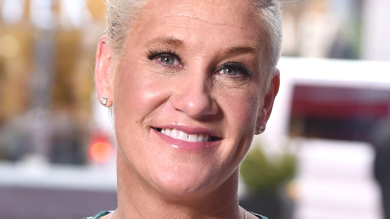 Anne Burrell headshot 