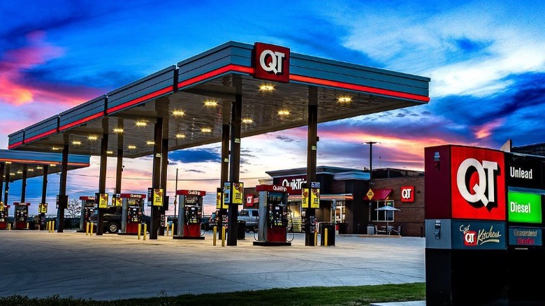 QuikTrip location at twilight