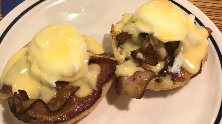 Eggs Benedict white ceramic plate