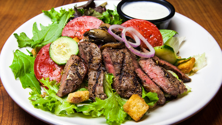 Steakhouse salad with ranch