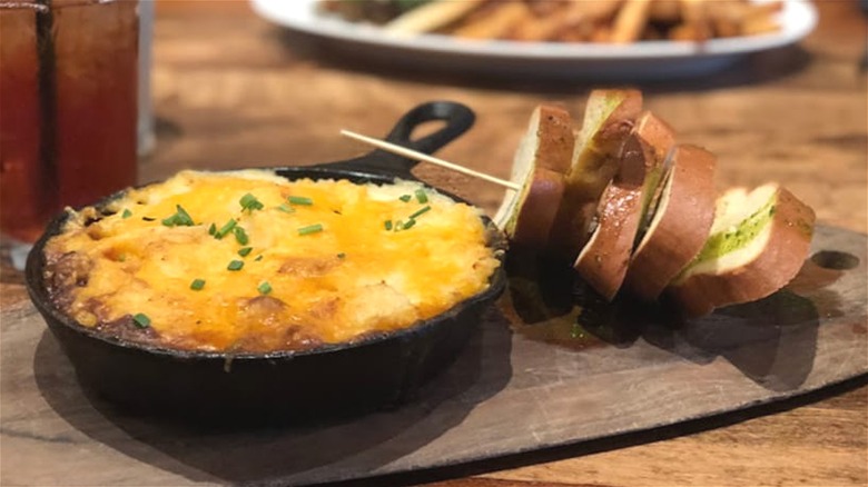 Shepherd's pie cast iron plate