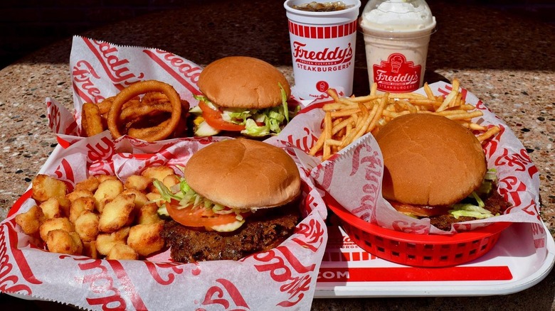 Freddy's burgers with drinks