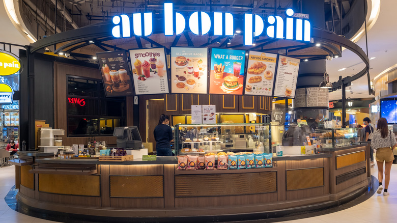 Au Bon Pain restaurant in a mall