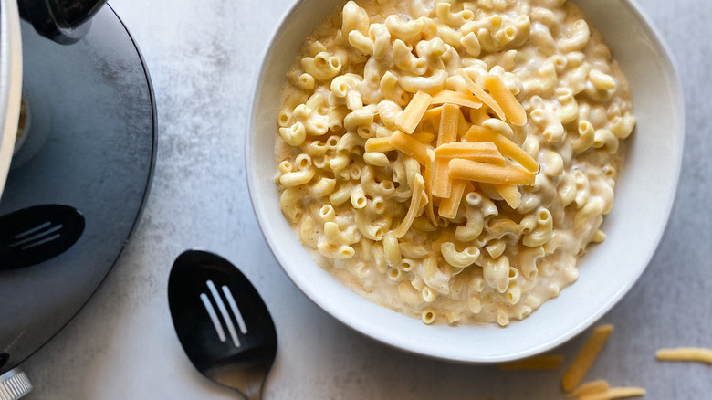 slow cooker mac and cheese