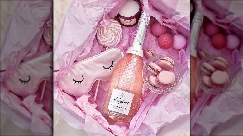 Freixenet Sparkling Rosé gift box