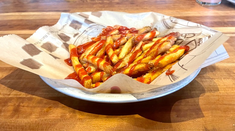 cheddar's french fries with ketchup