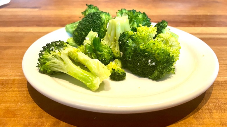 cheddar's steamed broccoli