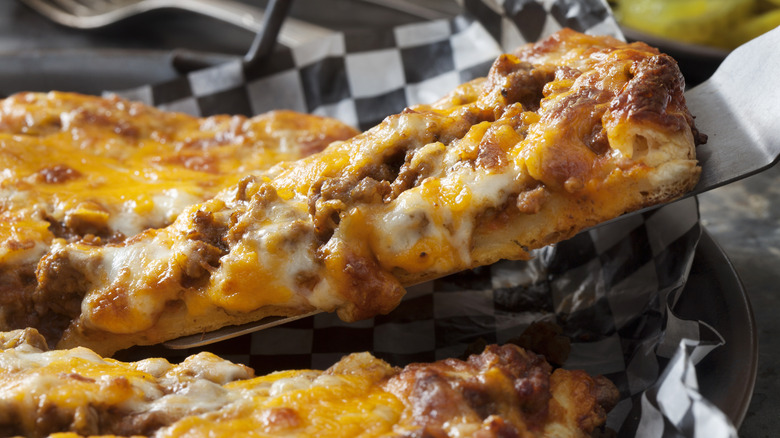 cheeseburger pizza