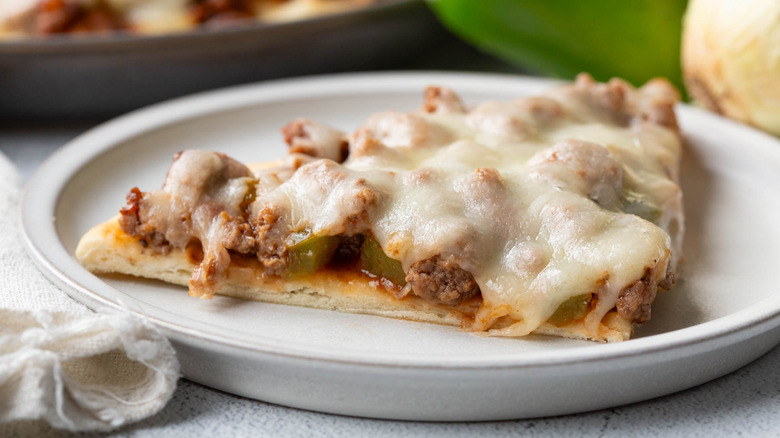 slice of sloppy joe flatbread