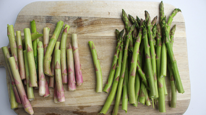 Asparagus on wooden cutting board