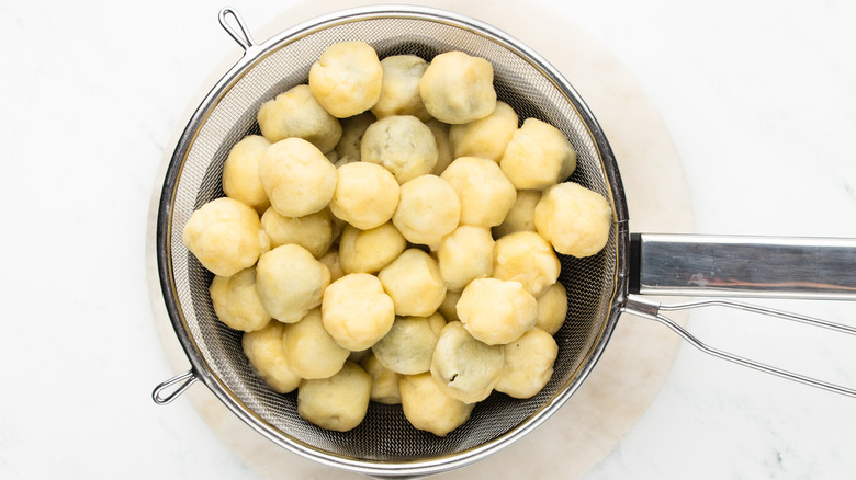 cooked stuffed gnocchi in strainer