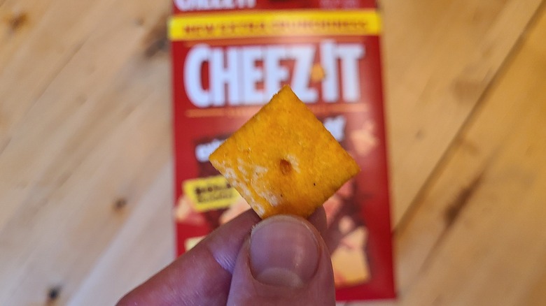 Cheez-It Extra Crunchy Bold Cheddar
