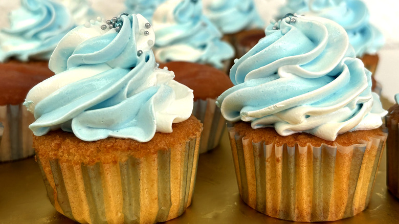 Cupcakes with blue buttercream frosting