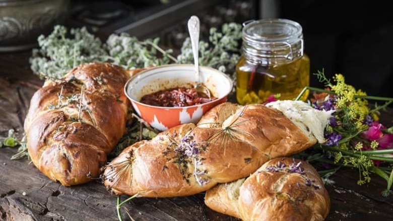 Challah bread and dip