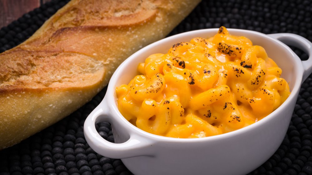 Macaroni and cheese and bread