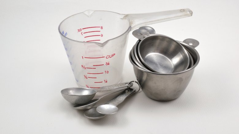 Measuring cups and spoons