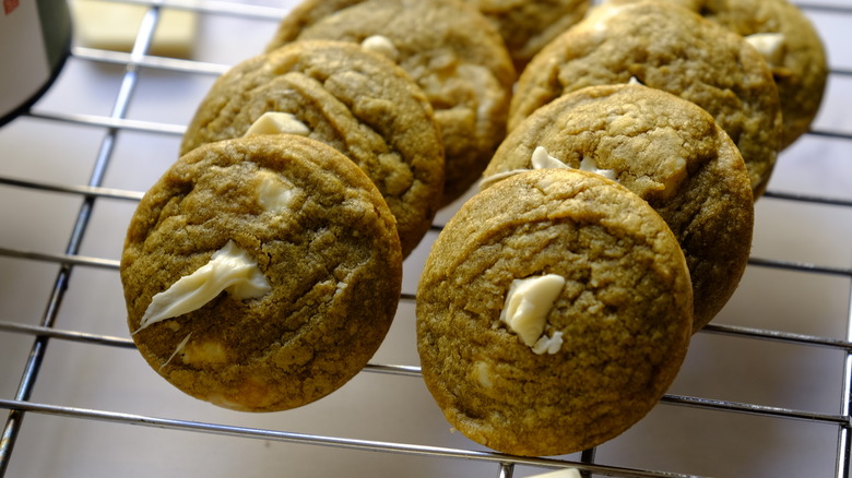 cookies on wire cooling rack