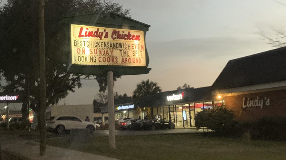 Lindy's chicken sign 