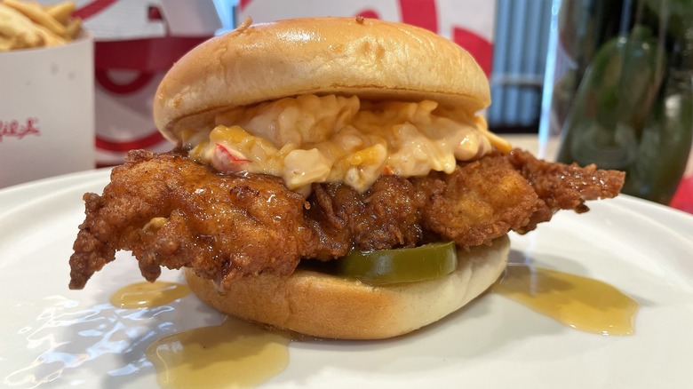 Chick-Fil-A Honey Pepper Pimento Chicken Sandwich Review: A New Spin On A  Classic Hits All The Right Notes