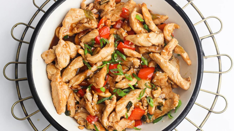 Bowl of chicken and veggie stir fry