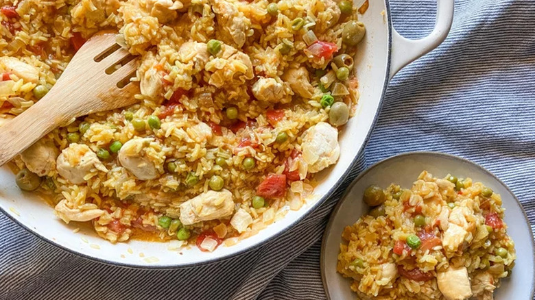 Chicken stew with rice and peas