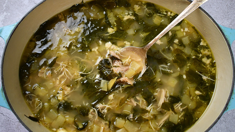 pot of chicken tinola soup