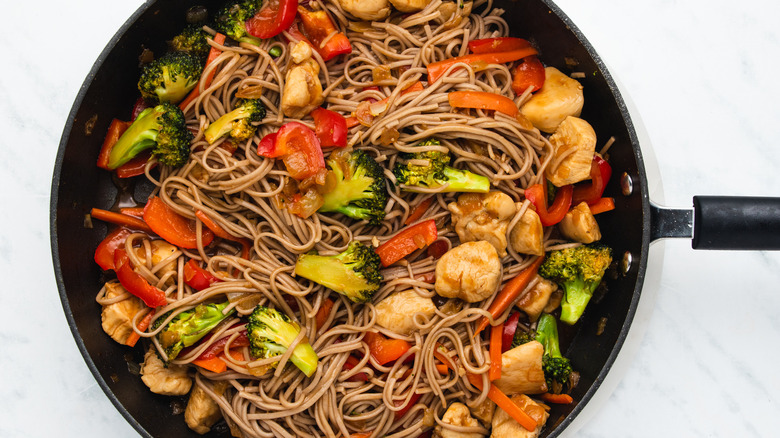 chicken yakisoba recipe in skillet 