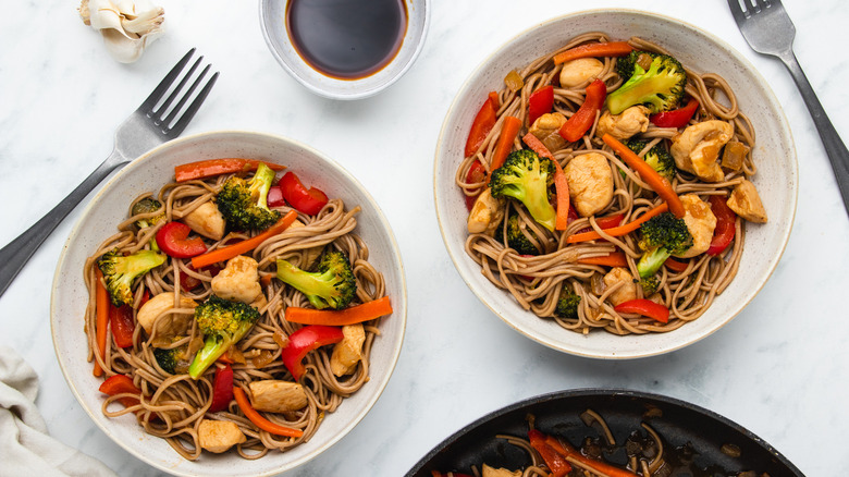 chicken yakisoba recipe in bowls 