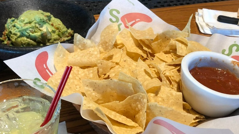 Chili's tostada chips with salsa and guacamole