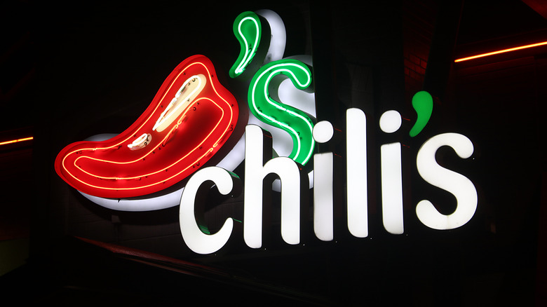 A Chili's logo