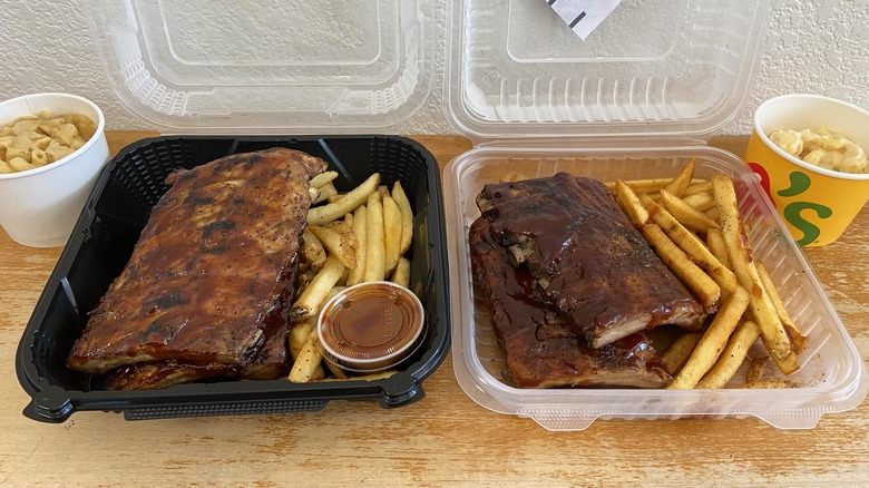 takeout containers side-by-side