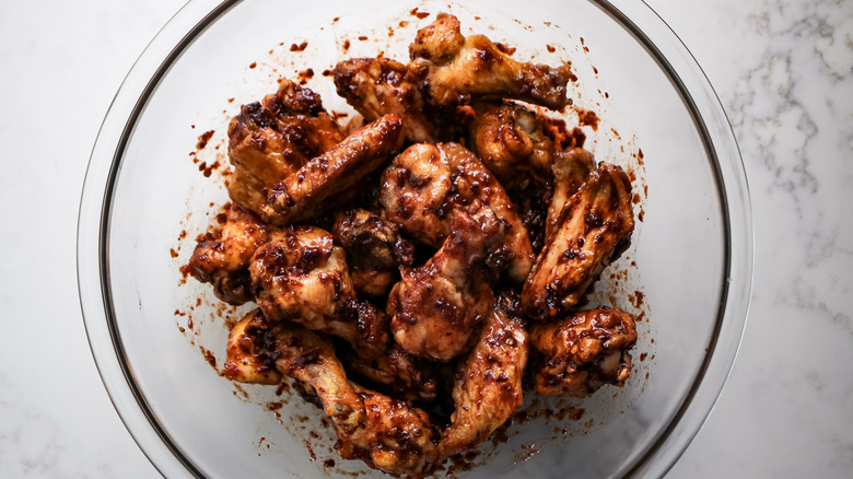 chipotle berry wings in bowl