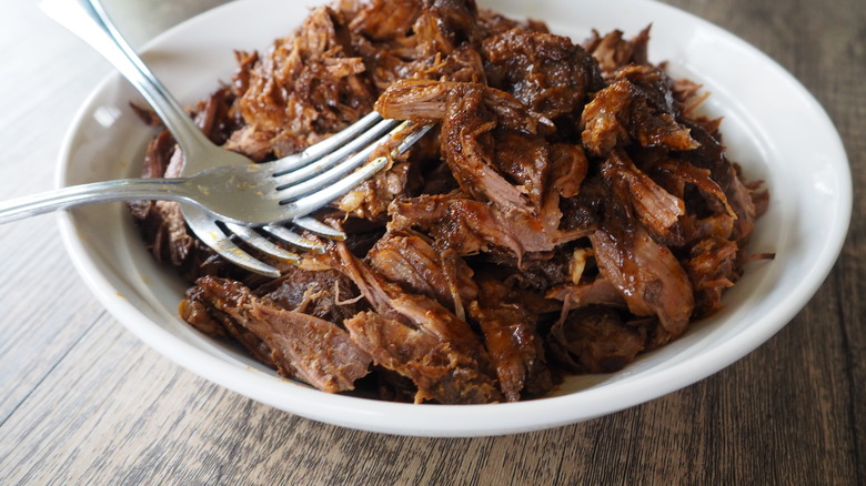 how to shred braised beef barbacoa for Chipotle barbacoa copycat recipe