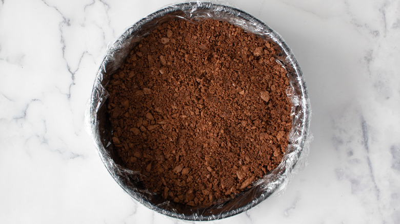 cake pan with cookie crust