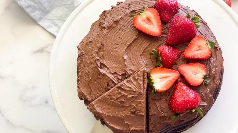 Chocolate cake with strawberries