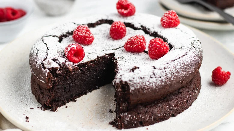 Chocolate cake with raspberries