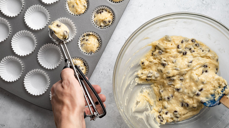 dividing muffin batter in pan