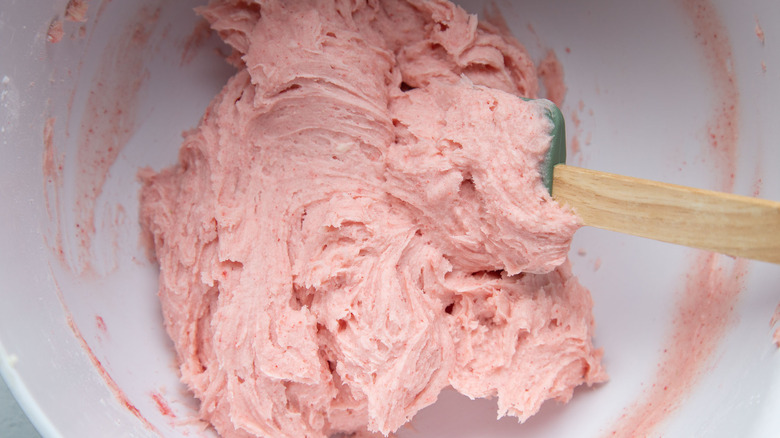 pink buttercream frosting in blender