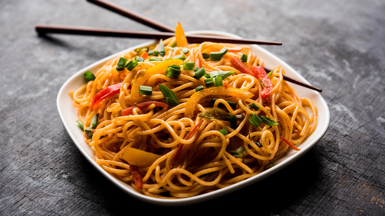 chow-fun-vs-chow-mein-what-are-the-differences