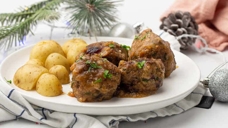 meatballs plated with potatoes