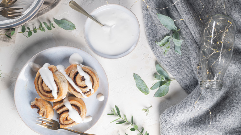 Cinnamon rolls with frosting