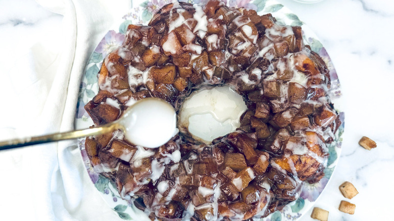 monkey bread with white frosting