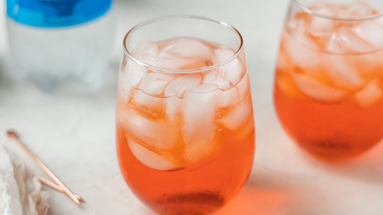 aperol spritz in glass 