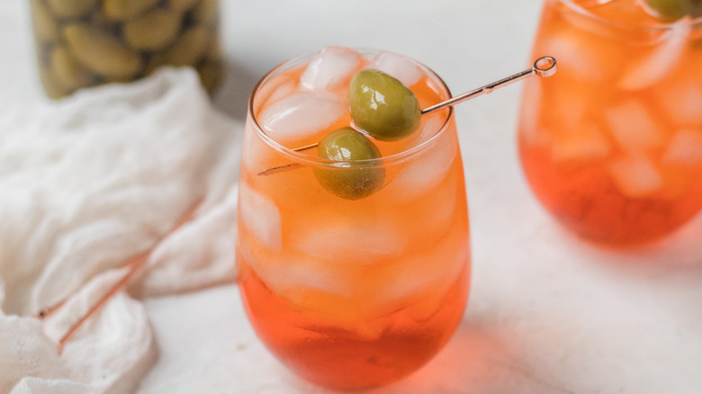 aperol spritz in glass 