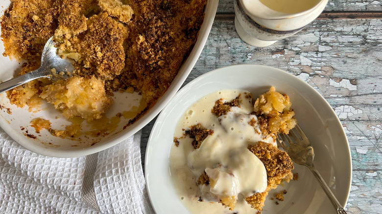 apple crumble in a dish 
