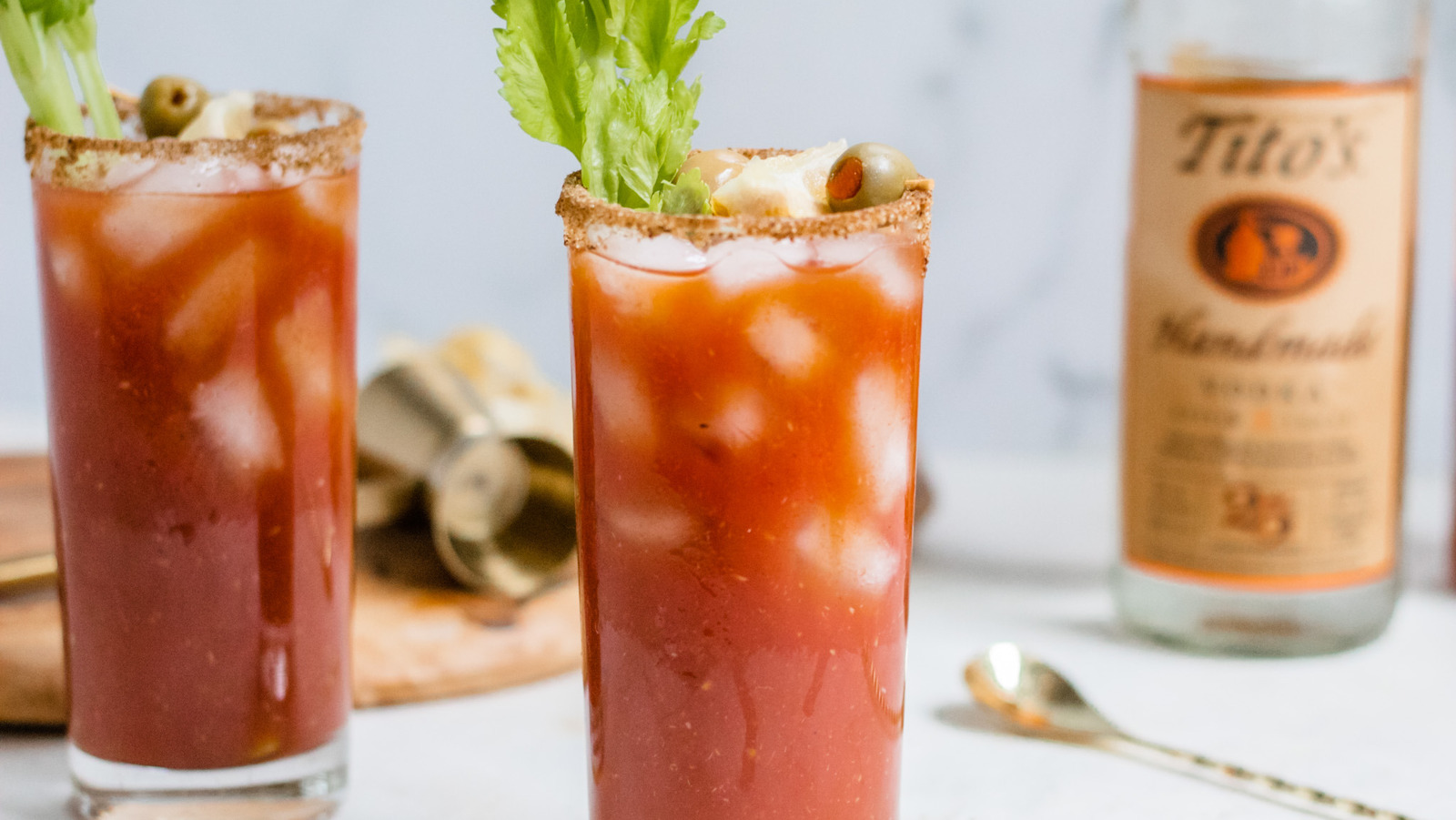 https://www.mashed.com/img/gallery/classic-bloody-mary-recipe/l-intro-1656195472.jpg