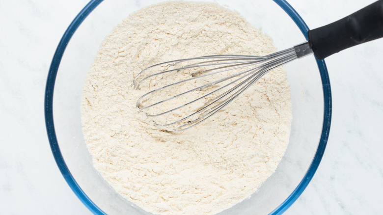 dry ingredients in bowl 