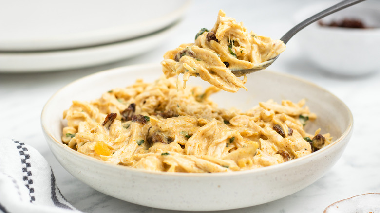 coronation chicken in bowl 