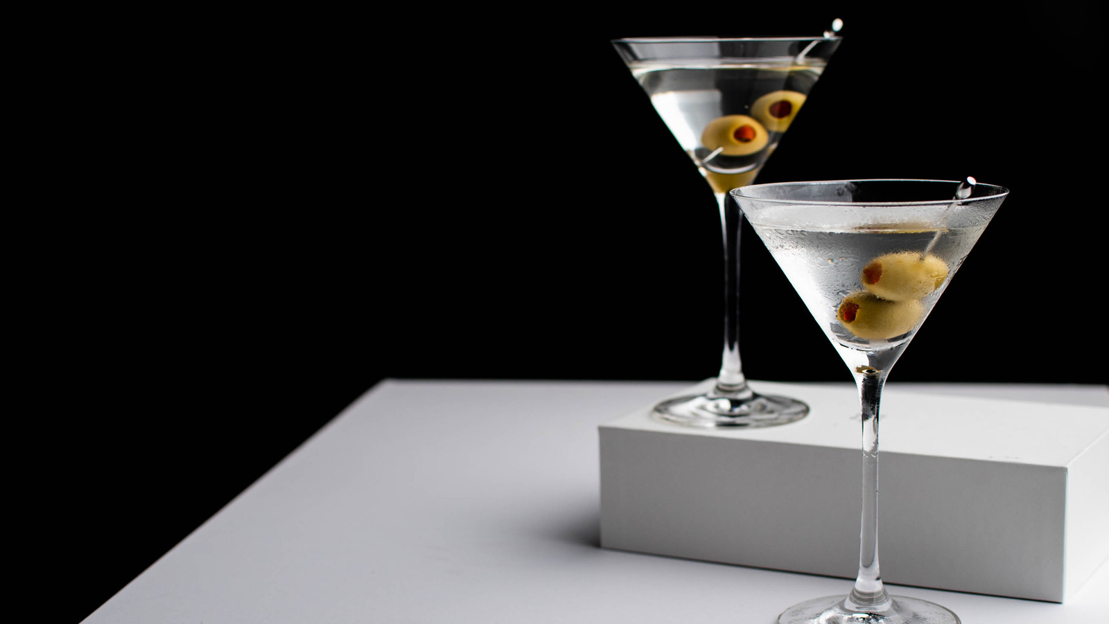 dirty martini cocktail