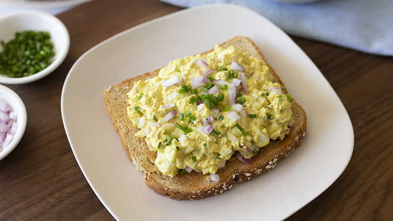 egg salad on toast